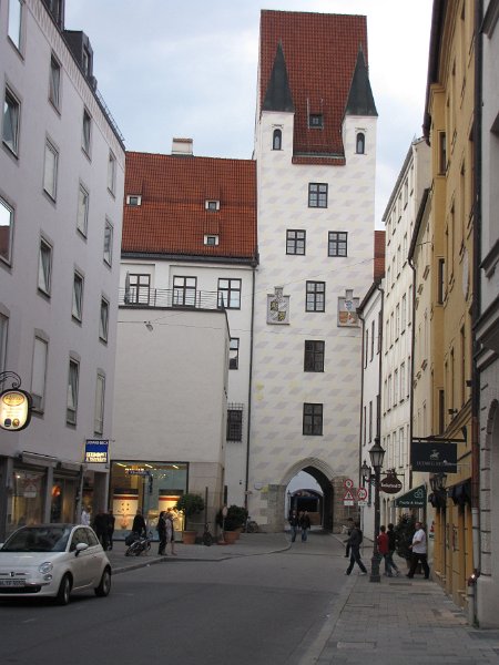 der alte hof.jpg - Der alte hof. Geen stadspoort, maar de ingang naar de eerste residentie die in München gevestigd was.